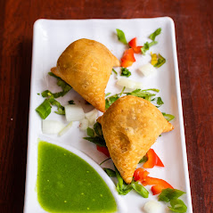 Vegetable Samosas  (2 pieces)